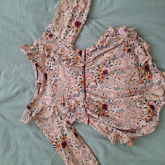 2 Ruffle Butts rompers - Picture 5 of 6